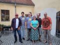 ...se 27. 8. setkali: zleva Miloš Sušek, Mr. Flink,Vlasta Procházka, Rejka Marton, Fousáč a Roman Hampacher. | archiv autora ...se 27. 8. setkali: zleva Miloš Sušek, Mr. Flink,Vlasta Procházka, Rejka Marton, Fousáč a Roman Hampacher.