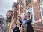 Loes a Honza v Casinu van Gompel s dobrovolníky, kteří v současné době pomáhají s jeho rekonstrukcí: Sophie (USA), Jesus (MX), Virginia (AR) a Candela (AR)