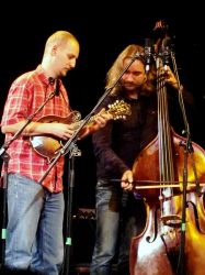 Tomáš Dvořák a Pája Peroutka. Vožralej pavouk (Drunken Spider) se jmenuje Tomášova instrumentálka