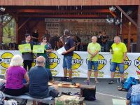 Výtěžek festivalu věnovaný programu Pomáháme onkologii | foto: Bundy zelený Výtěžek festivalu věnovaný programu Pomáháme onkologii