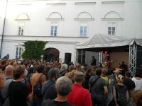 Full Moon Zone tedy nádvoří