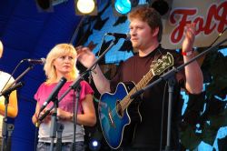 Pocity z Brna přijely také pogratulovat fanklubu k narozeninám a jak jinak, než koncertem. | foto: Olina Pocity z Brna přijely také pogratulovat fanklubu k narozeninám a jak jinak, než koncertem.