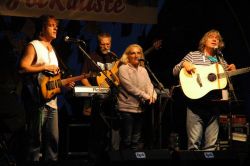 A konečně zlatý hřeb večera – koncert kapely Žalman a spol. | foto: Olina A konečně zlatý hřeb večera – koncert kapely Žalman a spol.