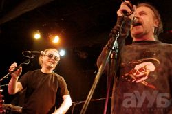 Křtitel Honza Haubert z Visacího zámku při zpěvu písně Známka punku