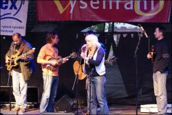 Márty Dimmerová, šéfka Vyšehraní, uvádí Cop | foto: Renata Králová Márty Dimmerová, šéfka Vyšehraní, uvádí Cop