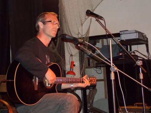 Jindra Černohorský - pastor, poloprofesionální sportovec, který oslnil výbornou hrou na kytaru