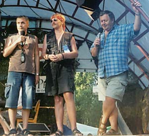 Moderátoři s vítězem Pardubického kosa