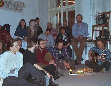 Zpívání na koberci - foto archiv